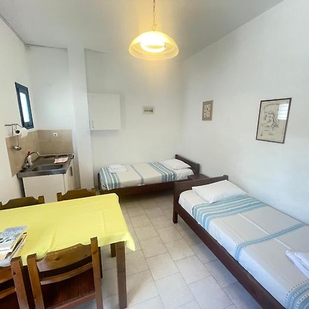 Thalassitis Coastal Apartments ペリヴォラス エクステリア 写真