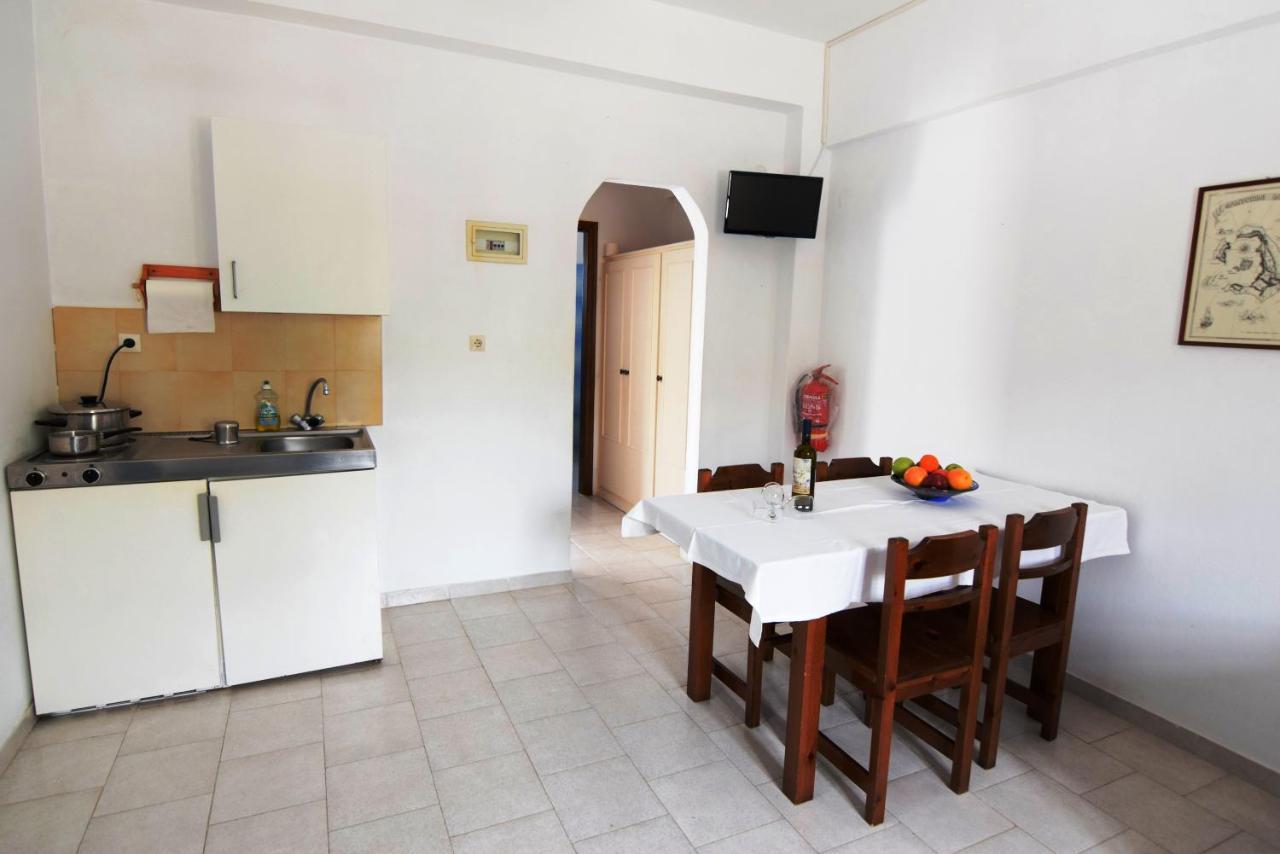 Thalassitis Coastal Apartments ペリヴォラス エクステリア 写真