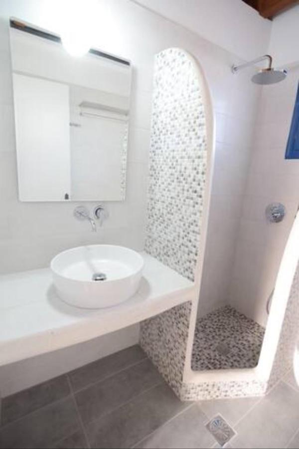 Thalassitis Coastal Apartments ペリヴォラス エクステリア 写真