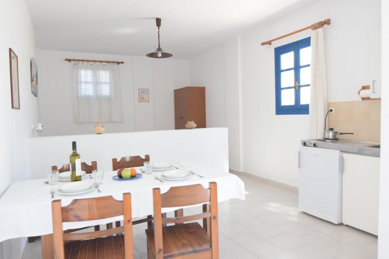 Thalassitis Coastal Apartments ペリヴォラス エクステリア 写真
