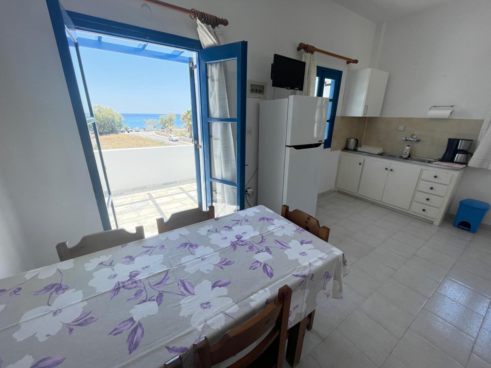 Thalassitis Coastal Apartments ペリヴォラス エクステリア 写真
