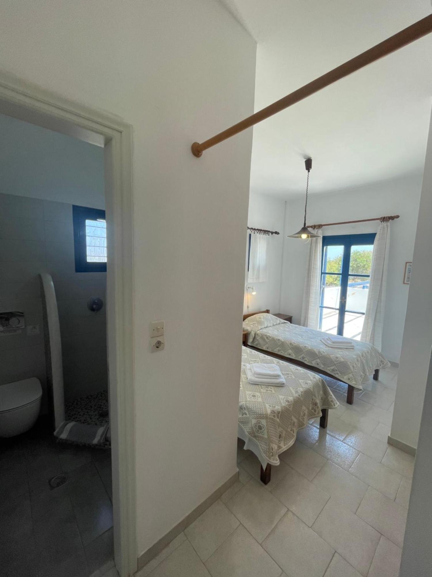 Thalassitis Coastal Apartments ペリヴォラス エクステリア 写真