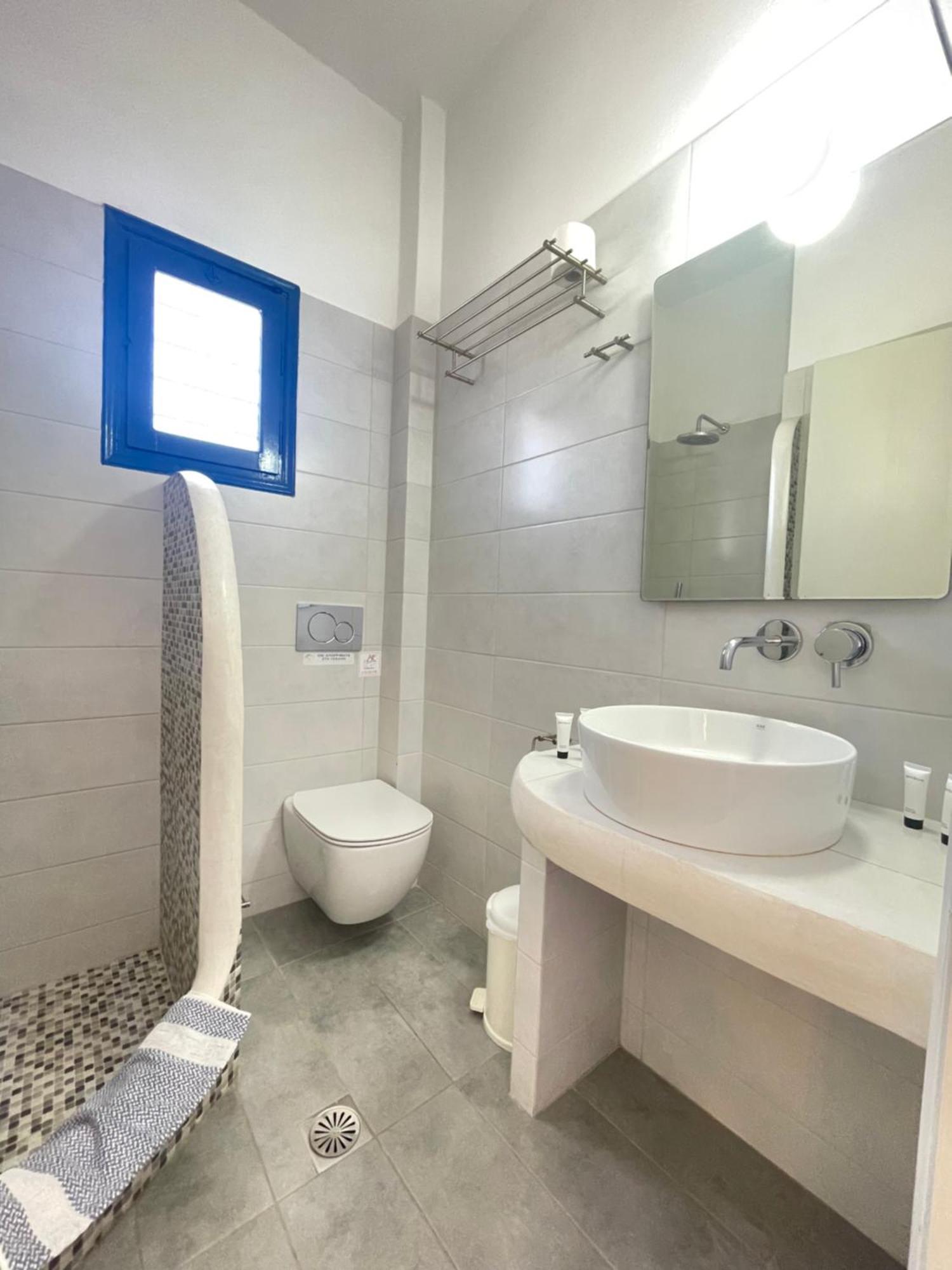 Thalassitis Coastal Apartments ペリヴォラス エクステリア 写真