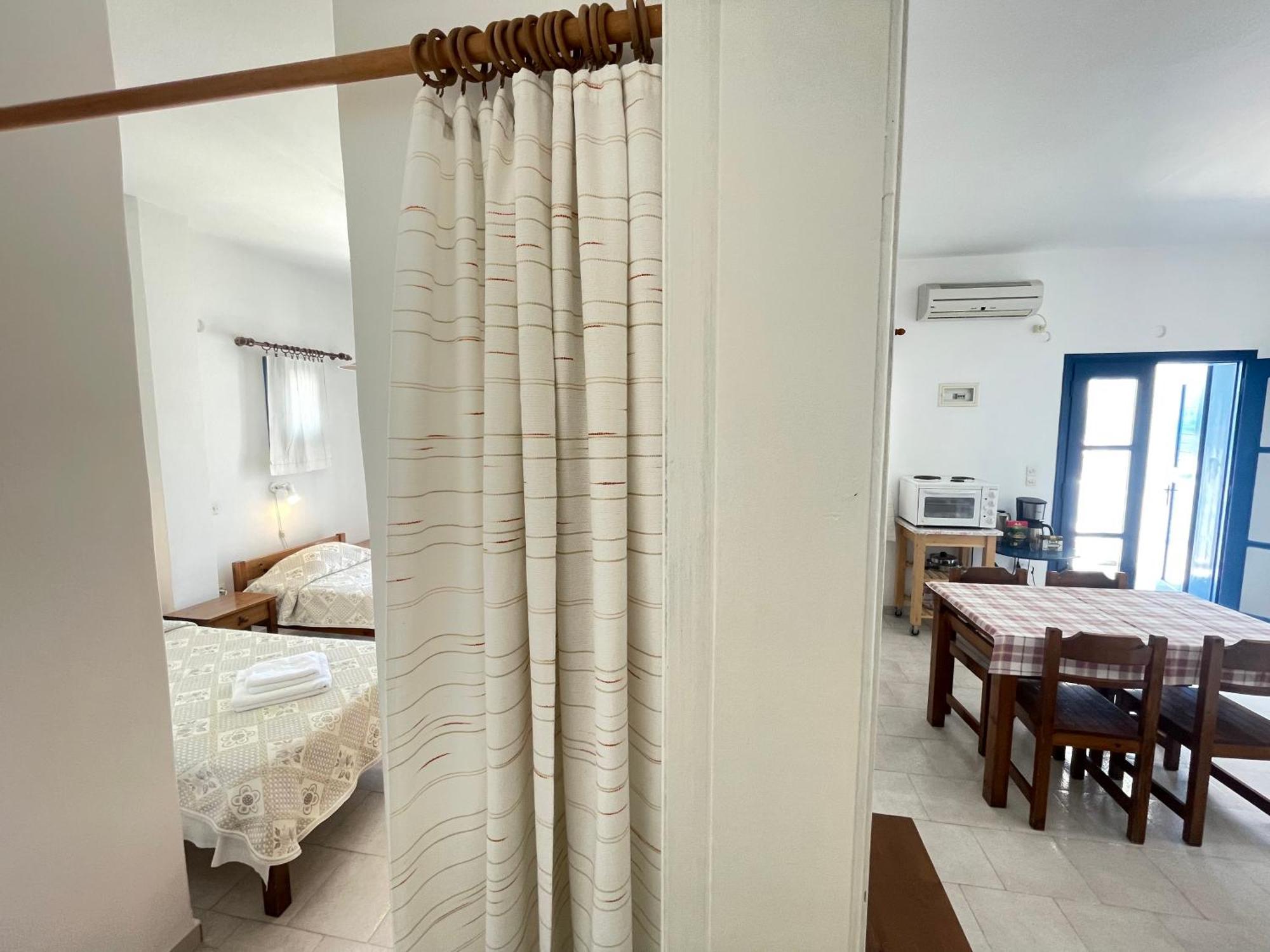 Thalassitis Coastal Apartments ペリヴォラス エクステリア 写真
