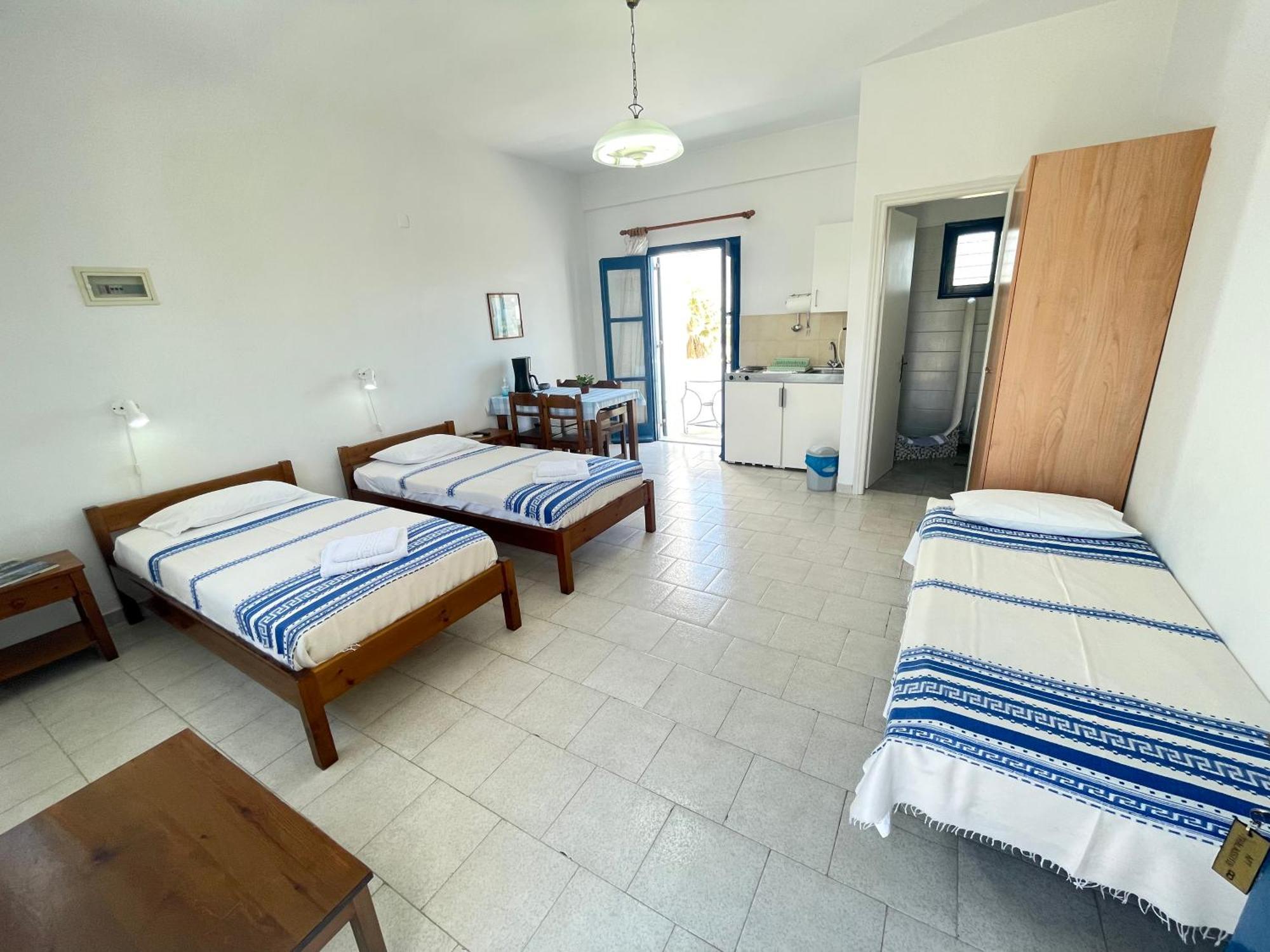 Thalassitis Coastal Apartments ペリヴォラス エクステリア 写真