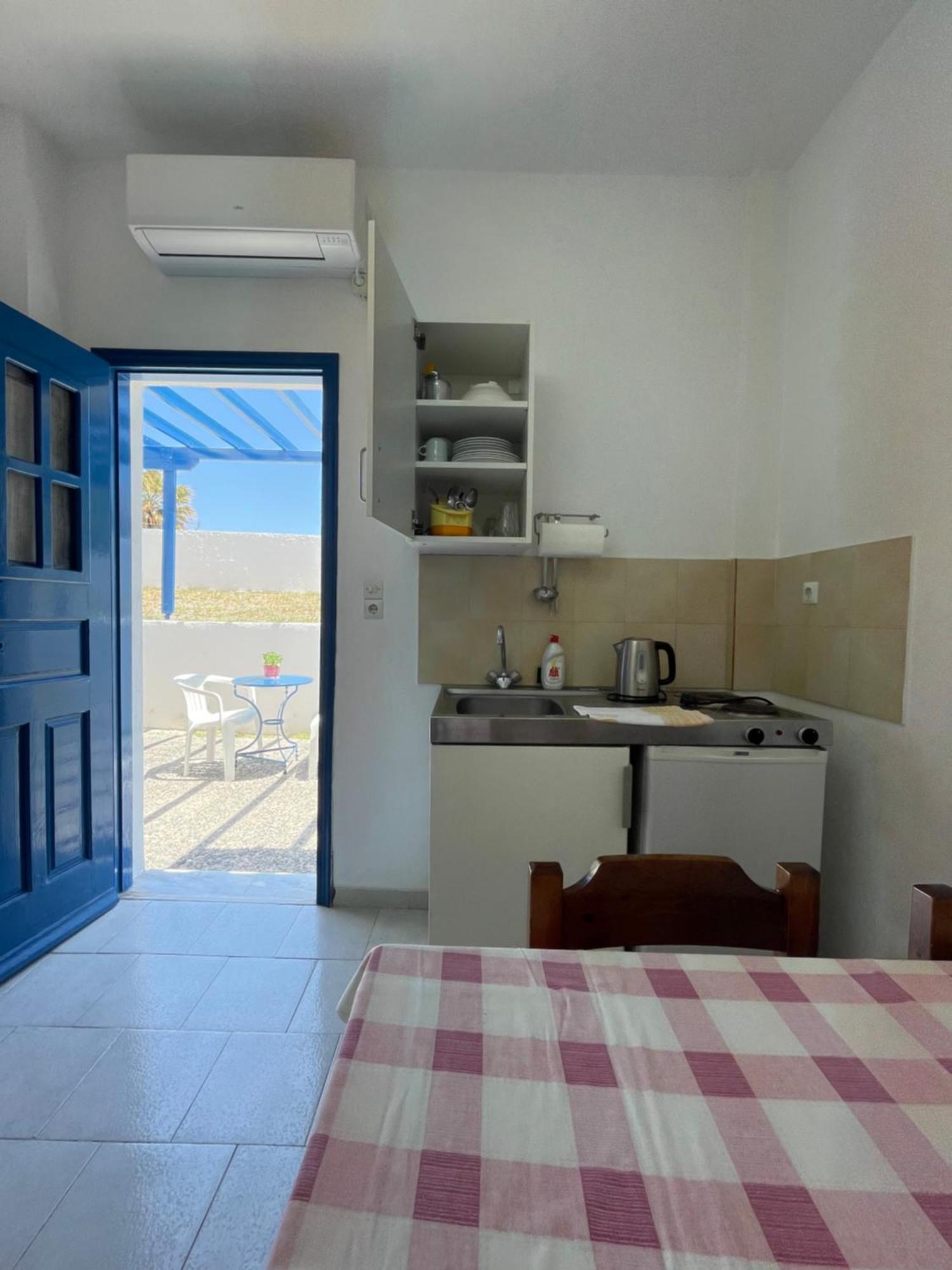Thalassitis Coastal Apartments ペリヴォラス エクステリア 写真