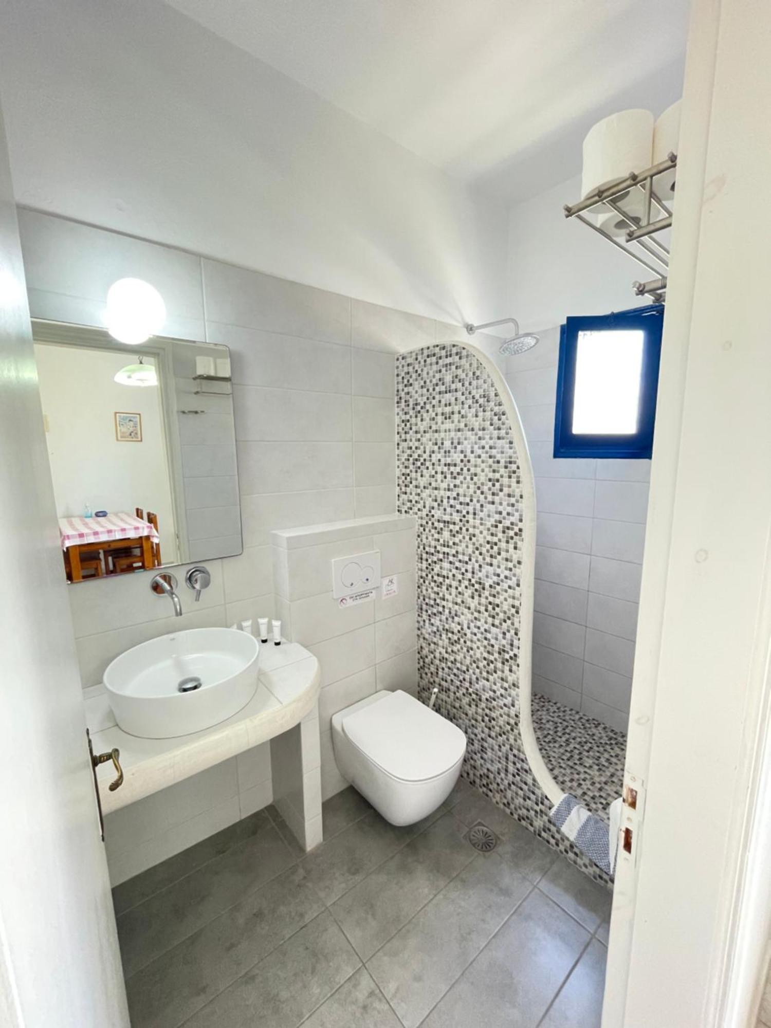 Thalassitis Coastal Apartments ペリヴォラス エクステリア 写真